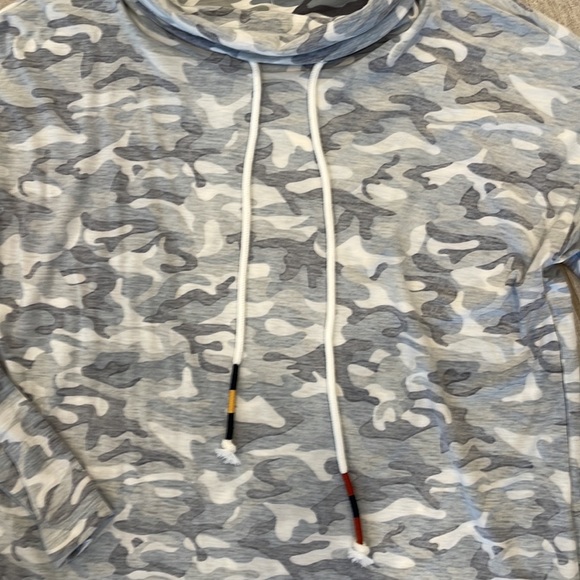 The nines camo cowl neck shirt - Picture 3 of 3